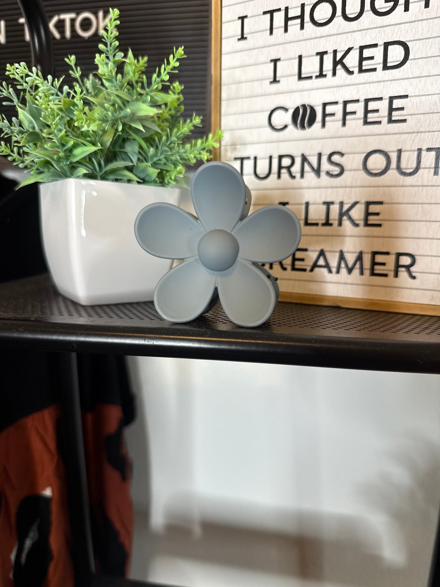 Large flower claw clip